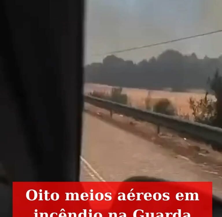 Um incêndio deflagrou na tarde deste sábado, 11 de julho