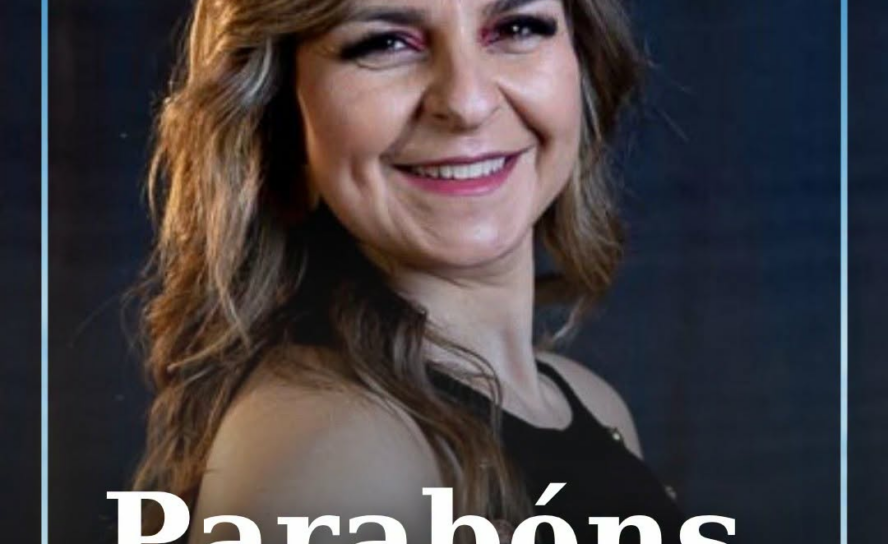 A cantora albicastrense Suzy e proprietária do salão Suzy Cabeleireiro