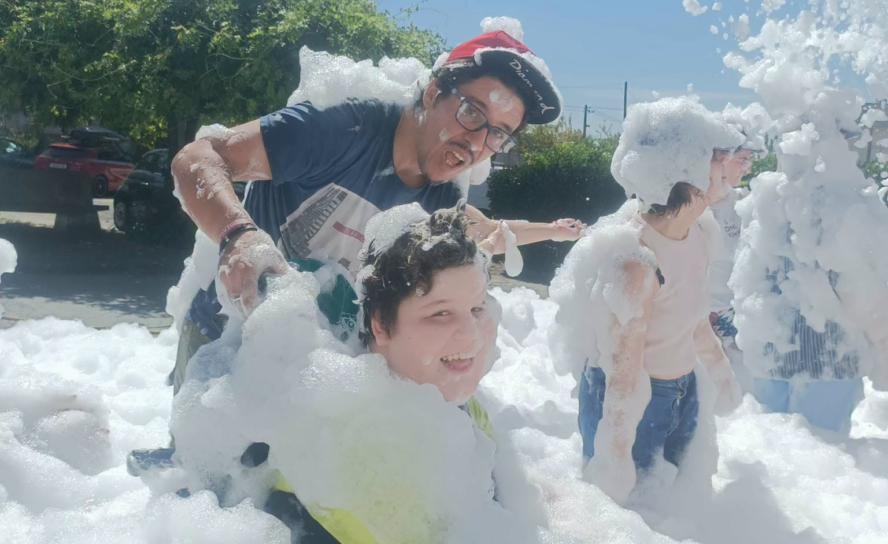 APPACDM realiza festa da espuma