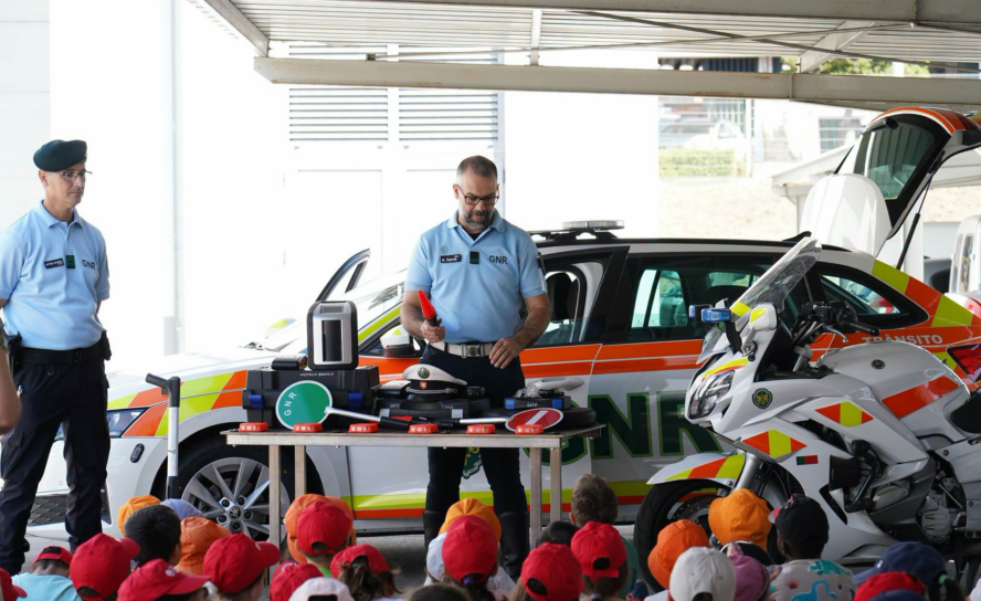 Alunos da Escola Básica Quinta da Granja visitam Comando Territorial da GNR de C