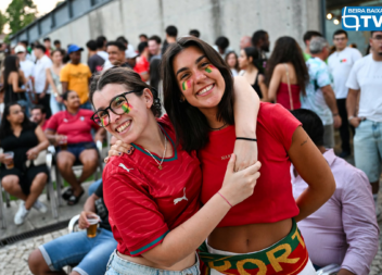 Centenas de pessoas reuniram-se, na noite de segunda-feira