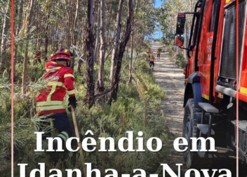 O alerta para o incêndio numa zona de mato em Gaviões de Oledo