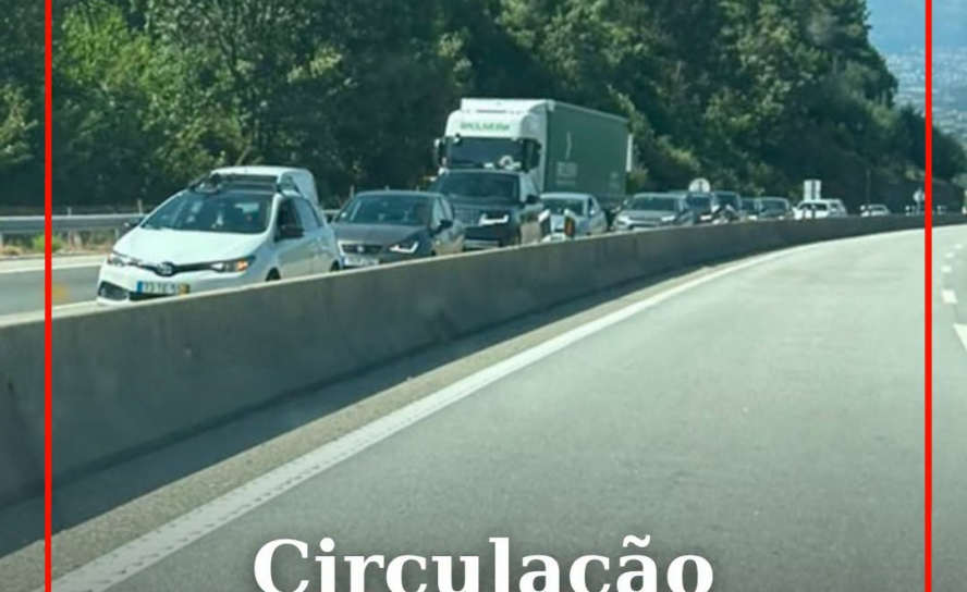 O trânsito esteve temporariamente cortadona zona do Túnel da Gardunha, na A23