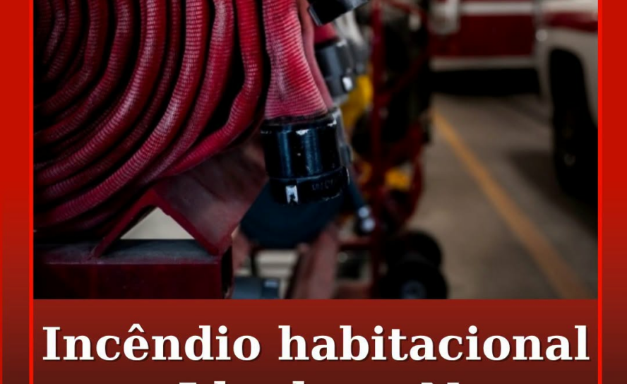Um incêndio habitacional deflagrou ao início da tarde desta quinta-feira