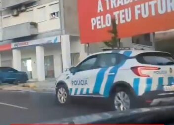 Um veículo despistou-se na madrugada deste sábado, pouco antes das 6h00