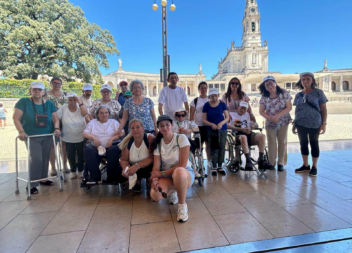 Utentes do Centro Comunitário Minas da Panasqueira visitam Fátima e São Martinho