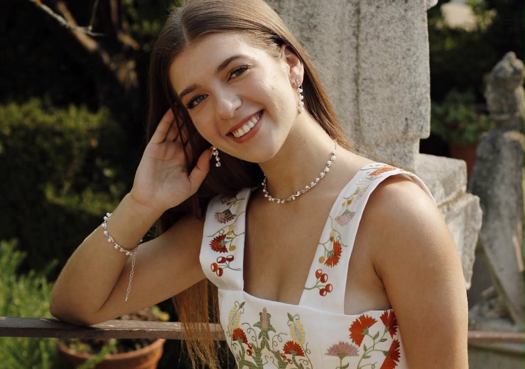 Beatriz Grecu leva o Bordado de Castelo Branco à final nacional do Miss Teen Por
