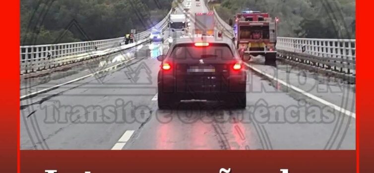 Intervenção dos Bombeiros no IC8