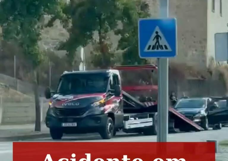 O alerta para a colisão de dois veiculos ligeiros na Av. Dia de Portugal