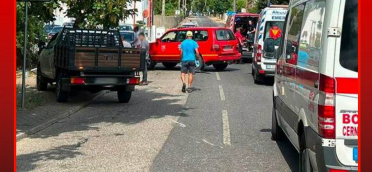 O alerta para a colisão entre um veículo ligeiro de mercadorias e uma trotinete
