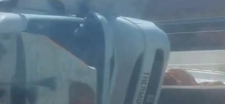 O alerta para o despiste de um veiculo pesado na A13, junto á saída para Avelar,