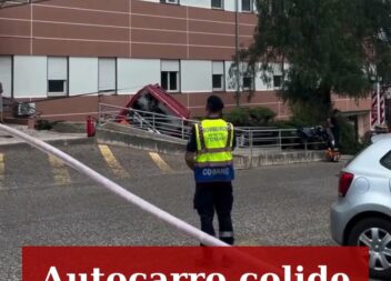 Um autocarro urbano despistou-se e embateu