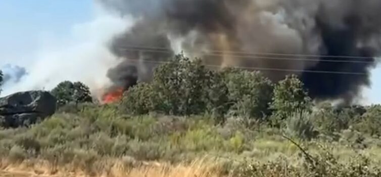 Um incêndio deflagrou na tarde desta quarta-feira, 12 de agosto