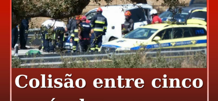 Uma colisão que envolveu cinco veículos ligeiros provocou, este domingo
