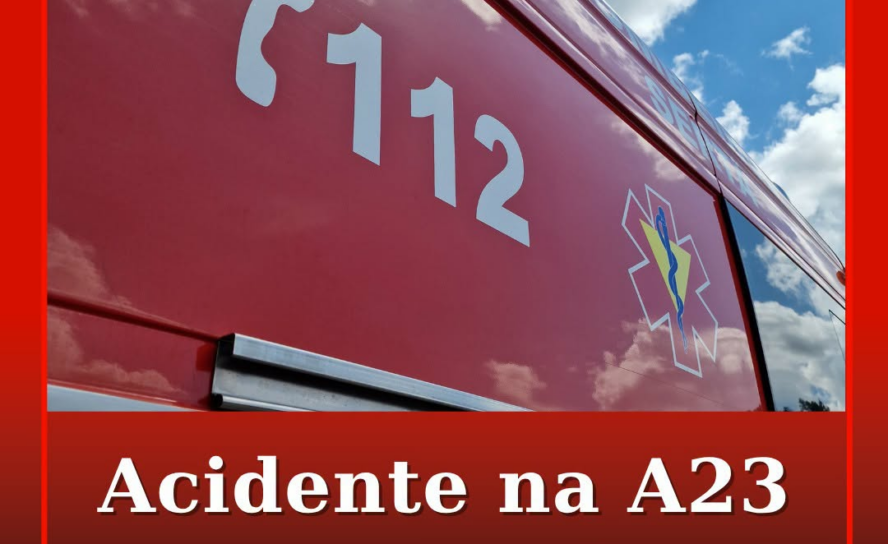 Uma mulher de 27 anos ficou com ferimentos ligeiros na sequência de uma colisão