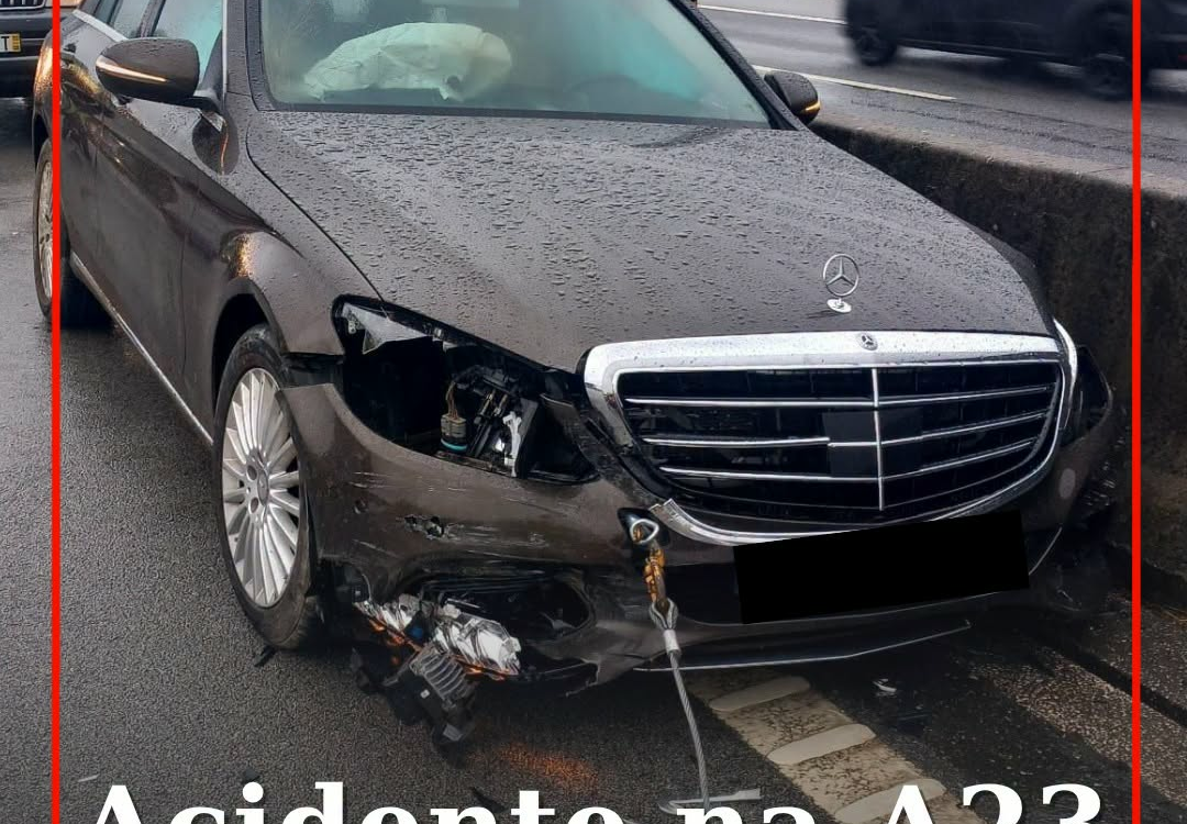 Uma mulher de 52 anos ficou com ferimentos ligeiros na sequência de um despiste,