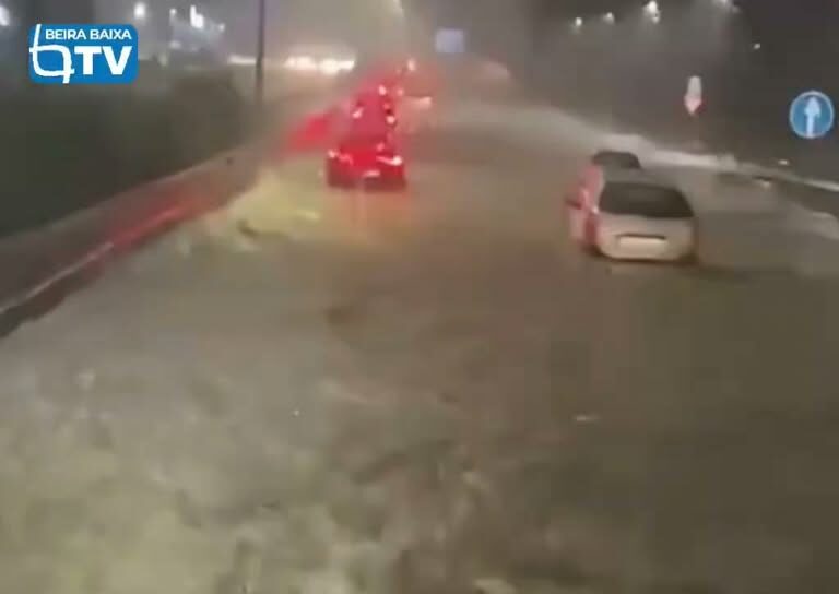 Chuva torrencial provoca inundações e condiciona circulação na zona de Valência