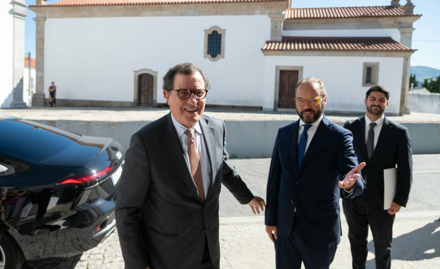 Foram inauguradas esta sexta-feira as obras de ampliação e requalificação das re