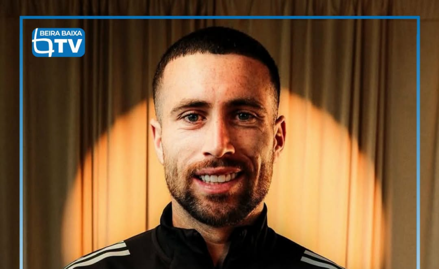 Kikas, jogador de futebol albicastrense, ao serviço do KAS Eupen