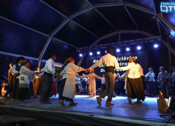 O Rancho Folclórico "Os Loureiros Da Lardosa" atuaram no palco secundário do Fes