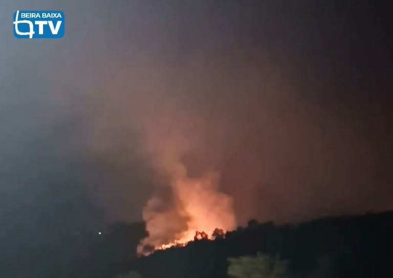 Os incêndios em Proença-a-Nova lavram com bastante intensidade.