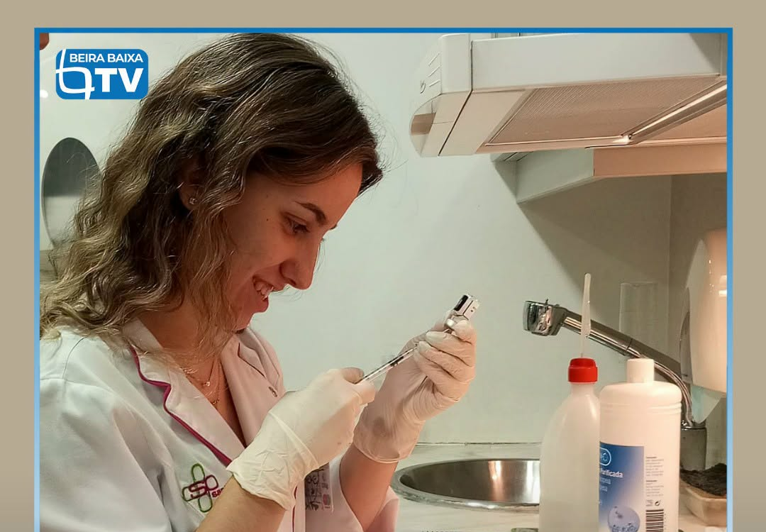 Simone Alexandre, funcionária da farmácia Tanara da estação