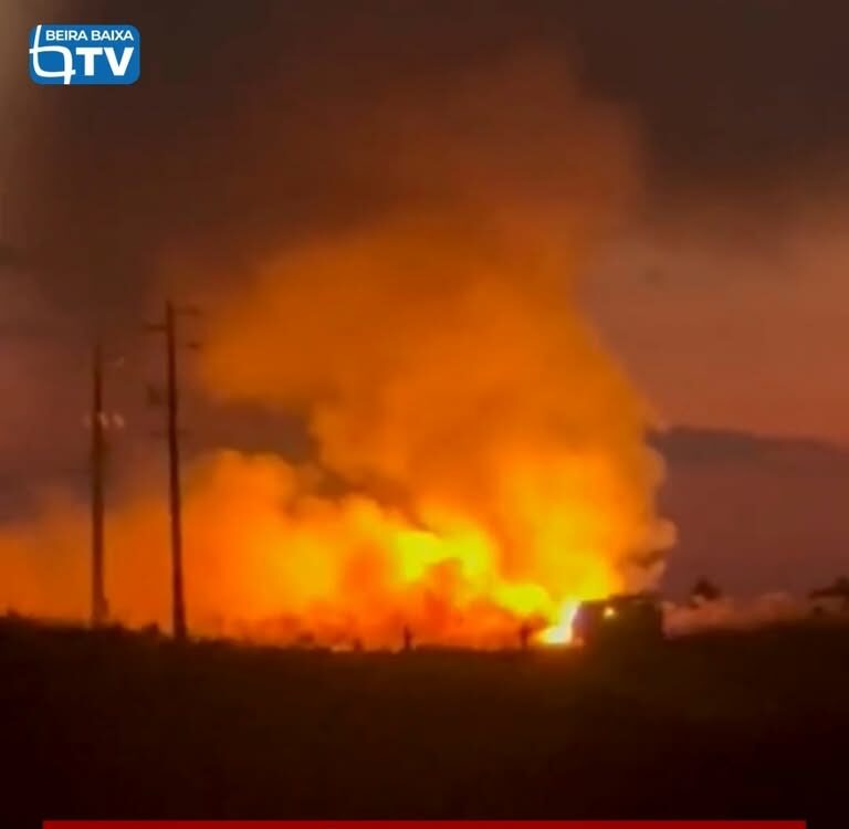 Um incêndio deflagrou ao início da noite de sábado, 19 de setembro