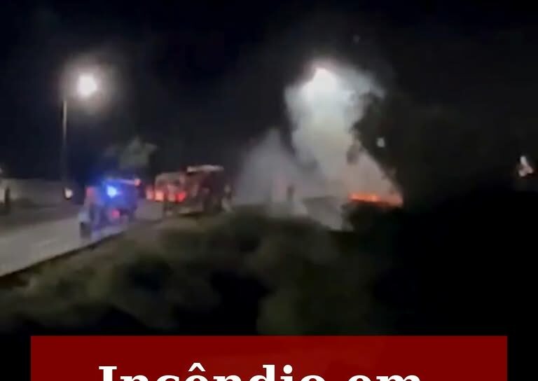 Um incêndio deflagrou na madrugada desta sexta-feira, 4 de setembro