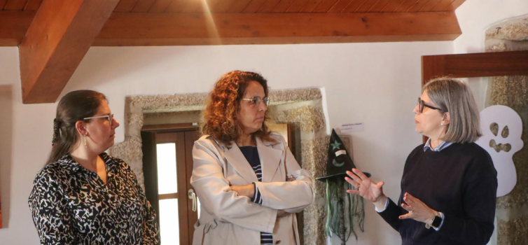 A Biblioteca Municipal de Belmonte recebe, até 2 de novembro de 2026