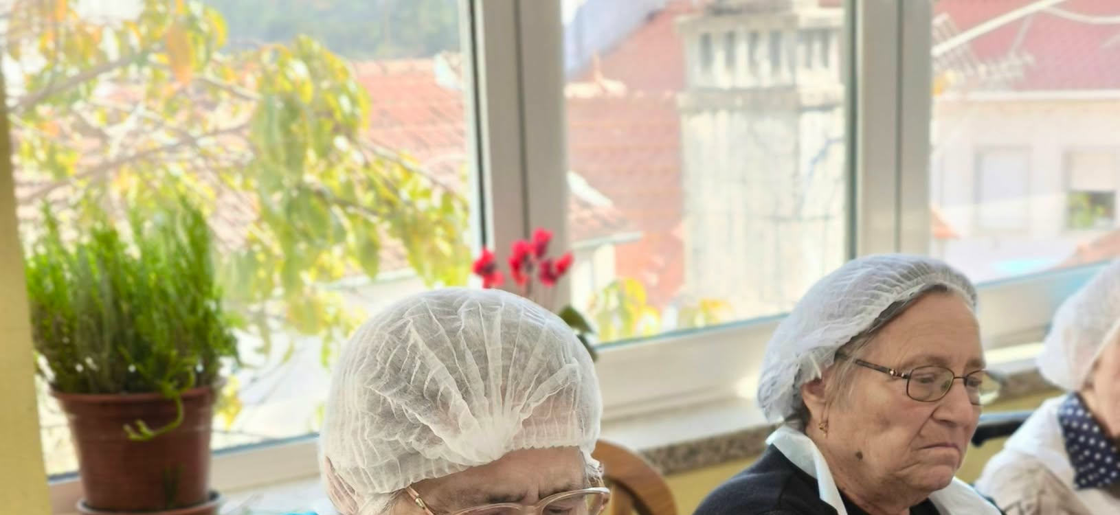 A Santa Casa da Misericórdia da Sertã promoveu uma atividade de confeção das mer