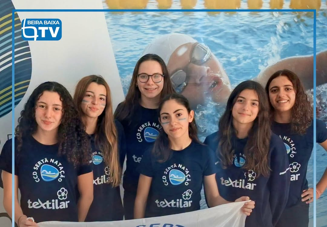 A equipa feminina de natação do Centro de Cultura e Desporto do Pessoal da Câmar