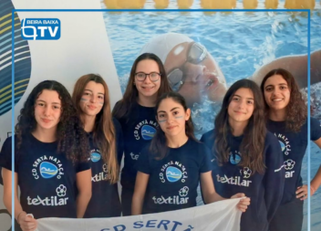 A equipa feminina de natação do Centro de Cultura e Desporto do Pessoal da Câmar
