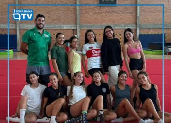A ginasta Matilde Ivo e o treinador Fábio Pinto, da ZakiGym