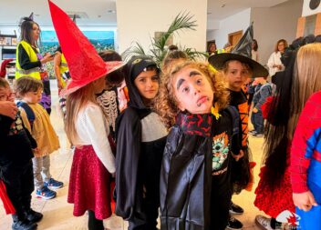 Duas turmas da Creche e Jardim de Infância O Cortiço