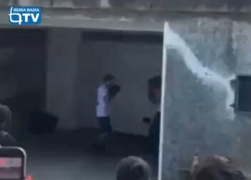 Estão a circular nas redes sociais imagens de uma luta entre dois jovens