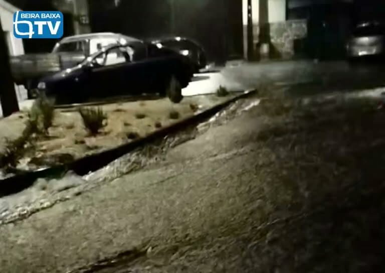 Imagens registadas cerca das 22h45 desta sexta-feira, 2 de outubro