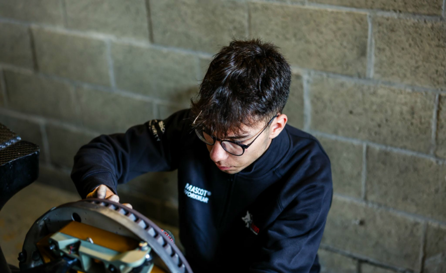 Jovem mecânico da Sertã conquista título europeu de automobilismo