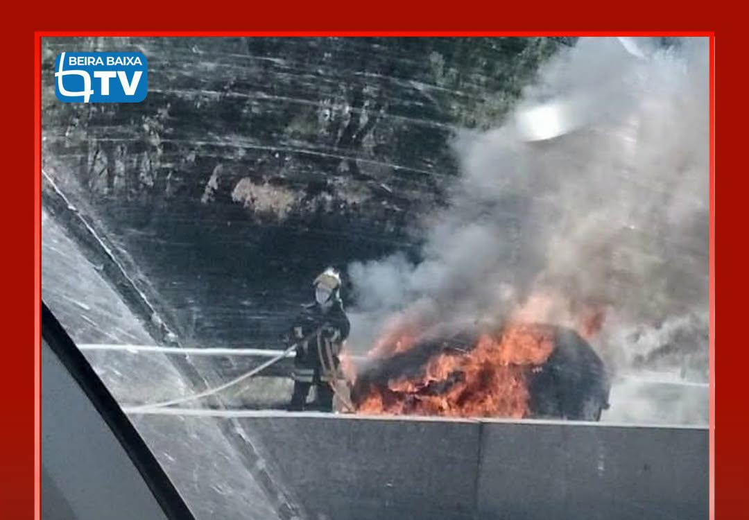 O alerta para um incêndio de um veículo ligeiro na A23, km211