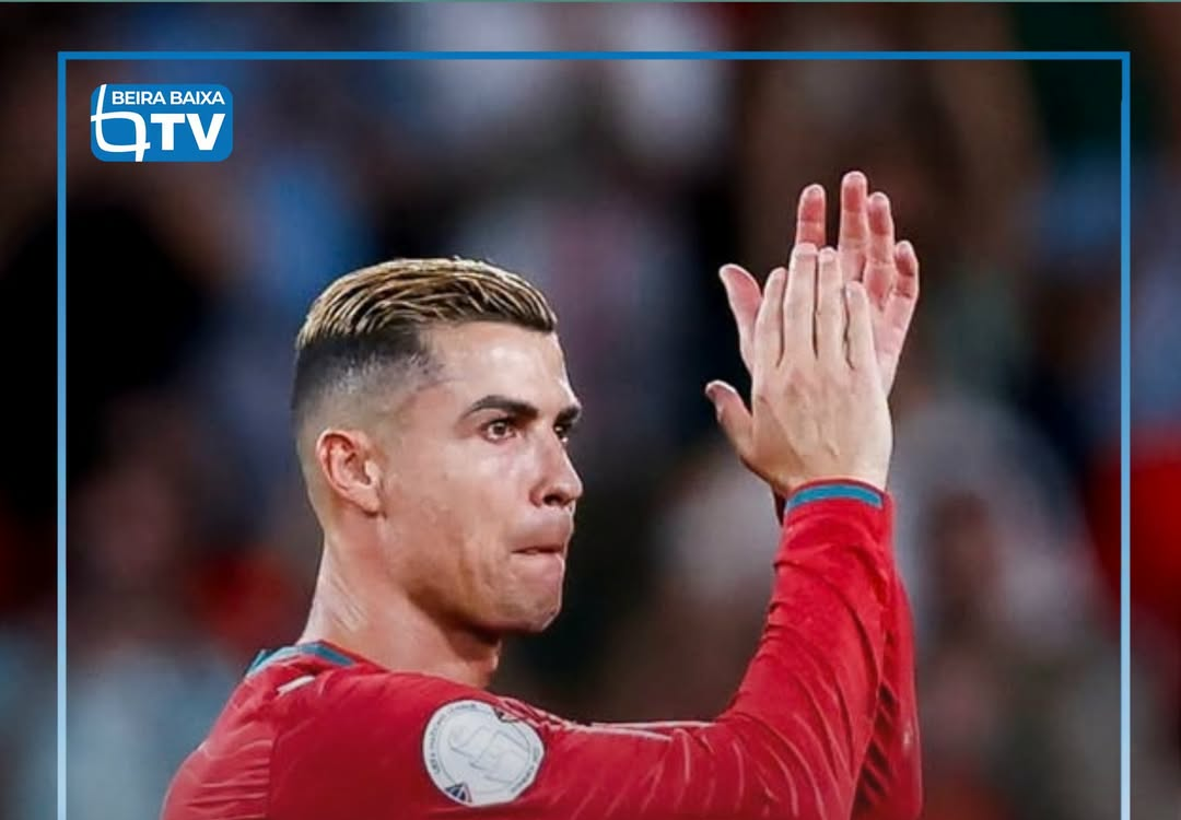 O avançado Cristiano Ronaldo foi hoje suspenso por 30 dias e multado em 255 euro