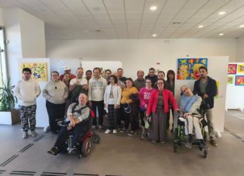 Os utentes da APPACDM Castelo Branco visitaram a exposição de pintura de António