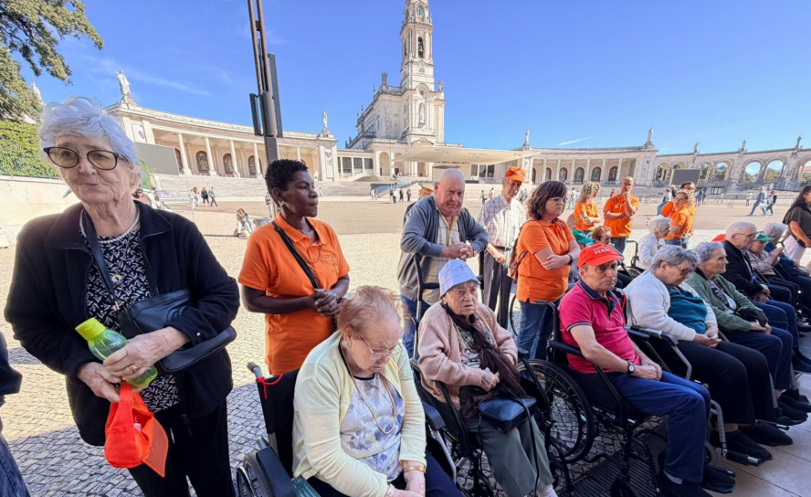 Os utentes da Associação Centro Social Sagrado Coração de Maria do Ferro assinal