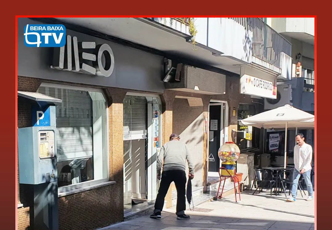 Quatro homens encapuzados assaltaram, na madrugada desta terça-feira