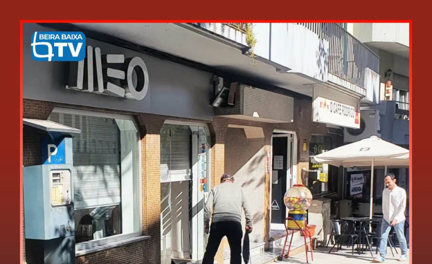 Quatro homens encapuzados assaltaram, na madrugada desta terça-feira