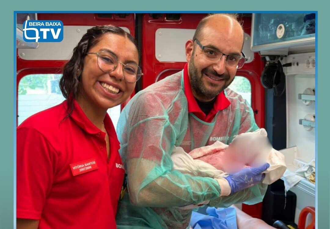Um bebé nasceu esta terça-feira no interior de uma ambulância dos Bombeiros Volu