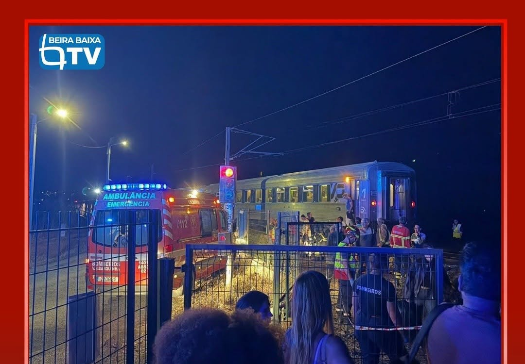 Um carro foi albarroado por um comboio, esta quinta feira