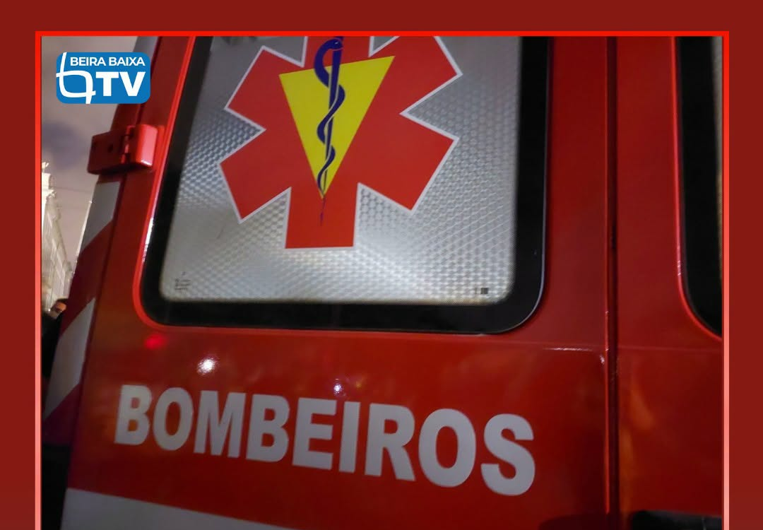 Um homem de 74 anos sofreu ferimentos ligeiros na sequência de uma colisão entre