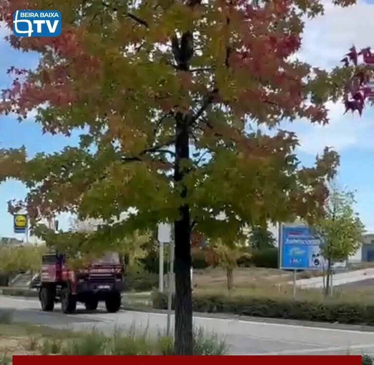 Um incêndio deflagrou na tarde deste domingo, 18 de outubro